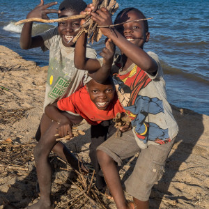 EWB NZ Mphoza Malawi Young boys on the beach collecting driftwood to boil drinking water Jack Nugent v3